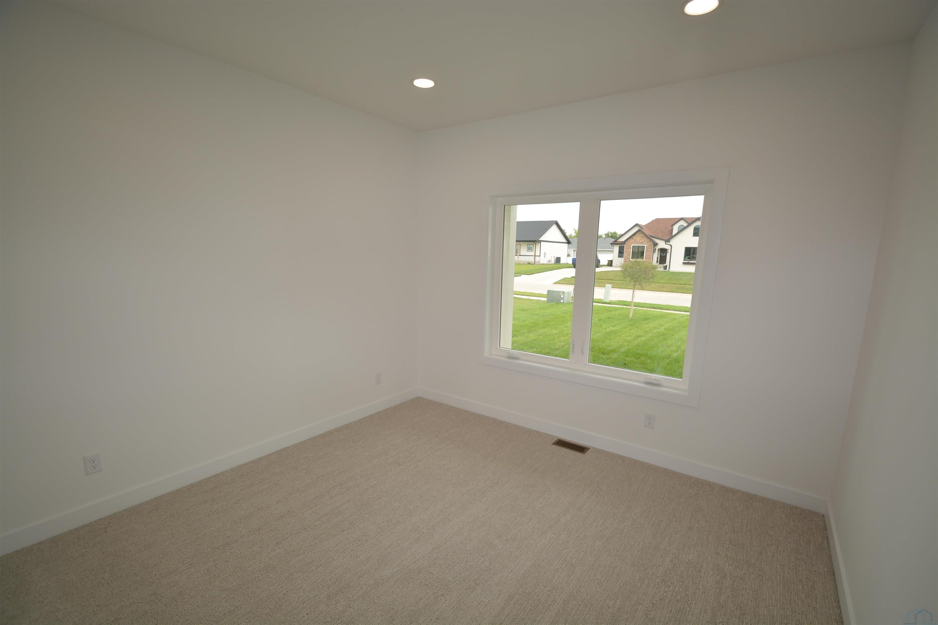 515 Zach Road Sergeant Bluff, IA 51054 - Photo 9 of 30 Gallery Image 9