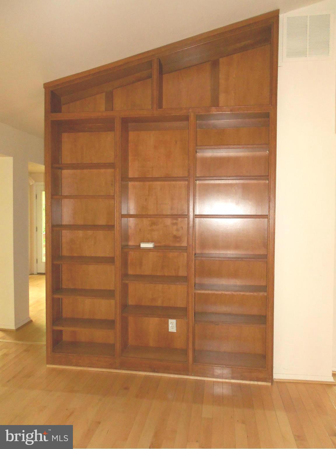 13712 Princess Anne Way Phoenix, MD 21131 - Photo 3 of 23 Custom shelving