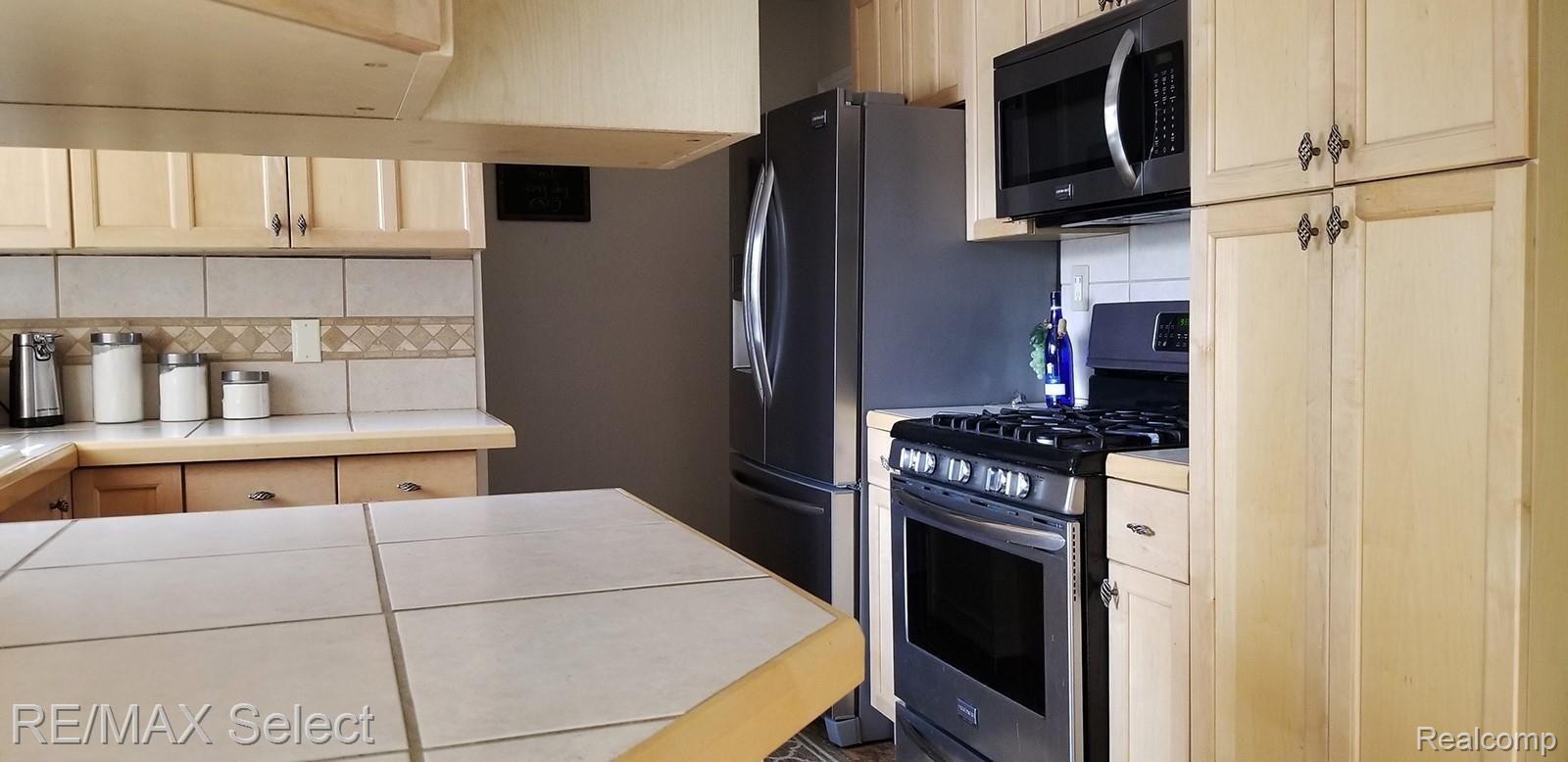 4461 Stoney Ridge Road Flint, MI 48507 - Photo 14 of 68 kitchen 2.jpg