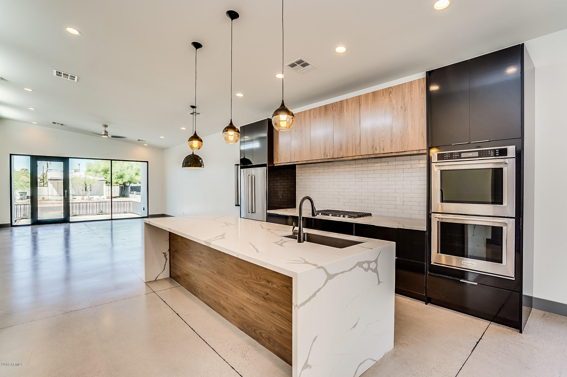 2307 North Mitchell Street Phoenix, AZ 85006 - Photo 2 of 7 Mitchell - 12