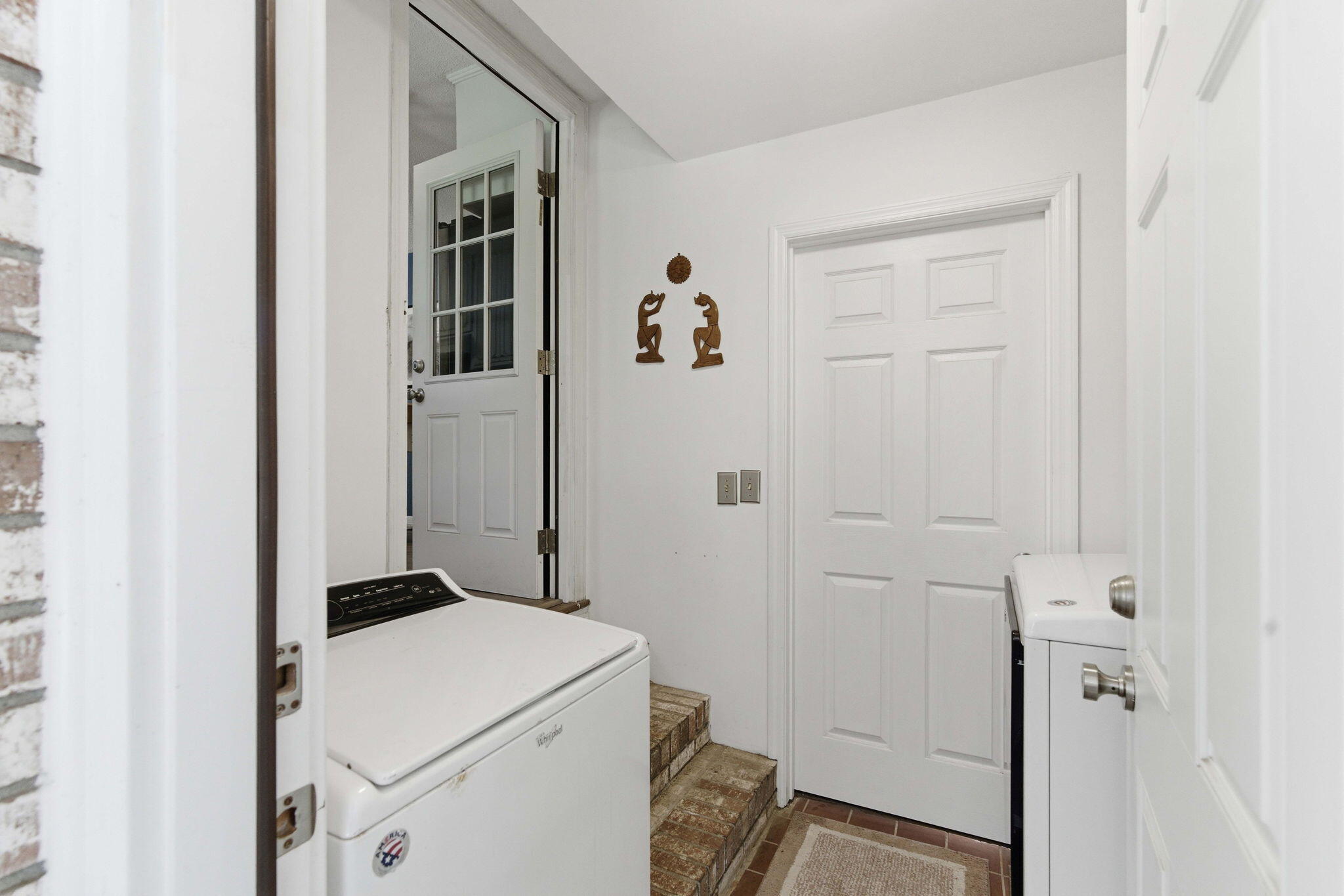 932 Tall Pine Road Mount Pleasant, SC 29464 - Photo 27 of 38 Laundry