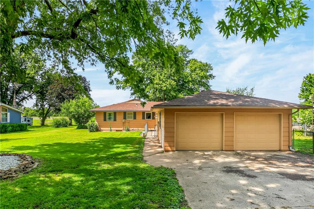 3807 Southwest Christie Ln Road St. Joseph, MO 64504 - Photo 2 of 32