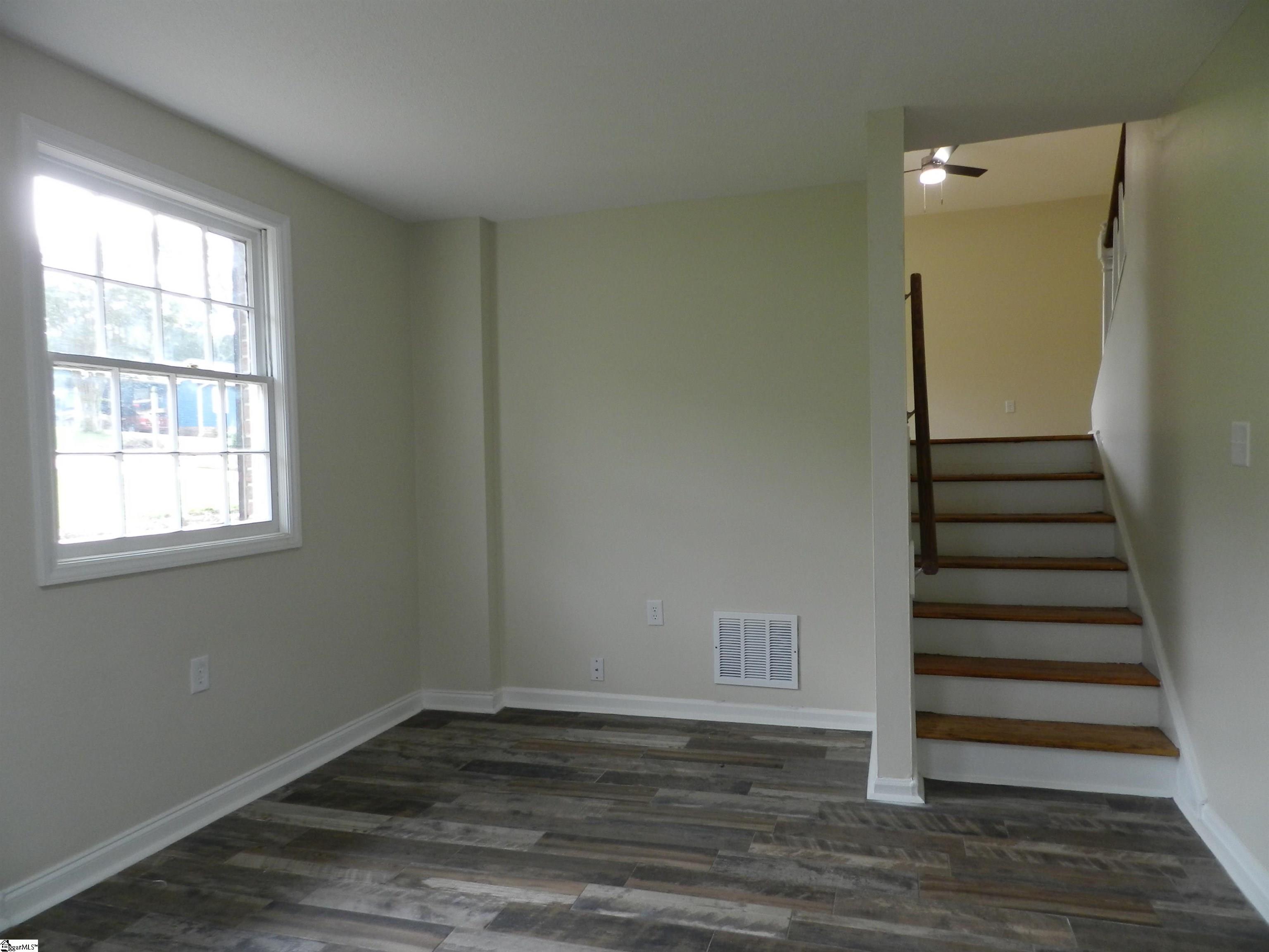 111 Montclair Road Mauldin, SC 29662 - Photo 8 of 21