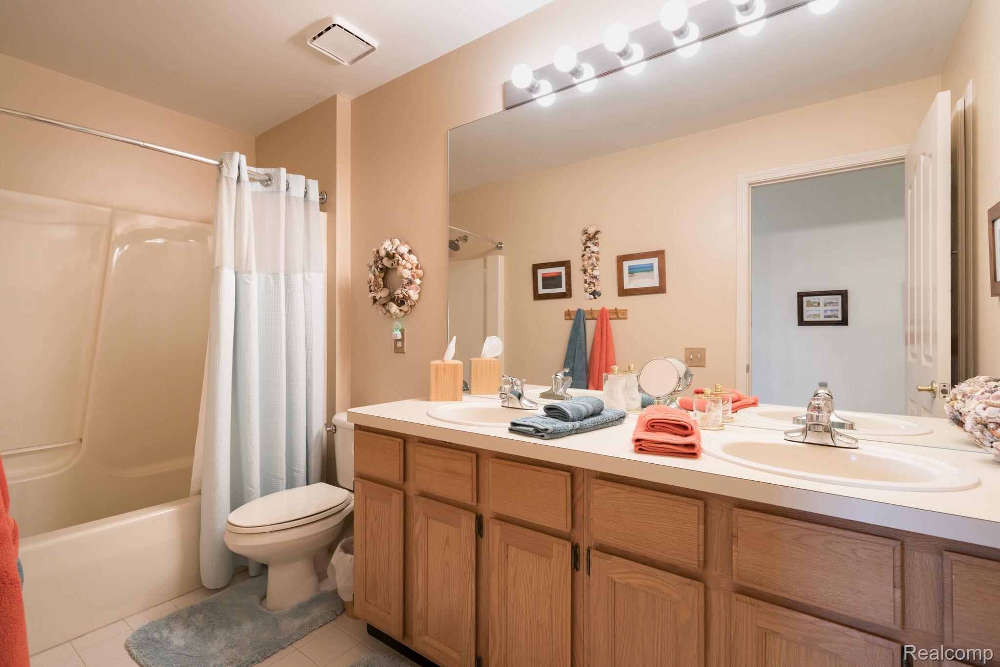 1708 Devonwood Drive Rochester, MI 48306 - Photo 43 of 70 34-web-or-mls-1708 Devonwood Dr-34.jpg