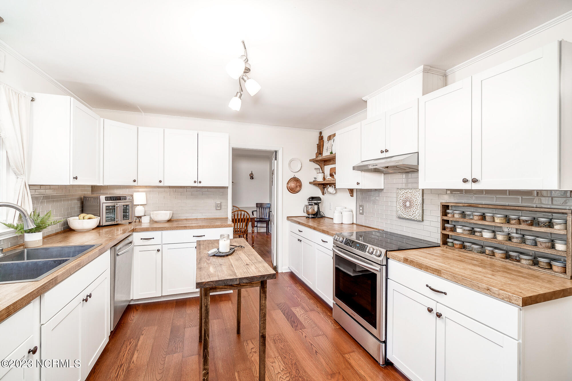 4200 Country Club Road Morehead City, NC 28557 - Photo 10 of 42 Kitchen