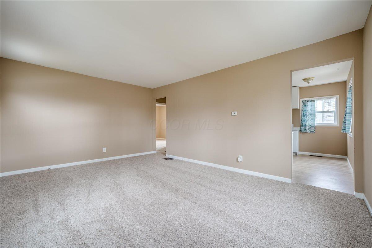 2805 Beulah Road Columbus, OH 43211 - Photo 6 of 19 Living room