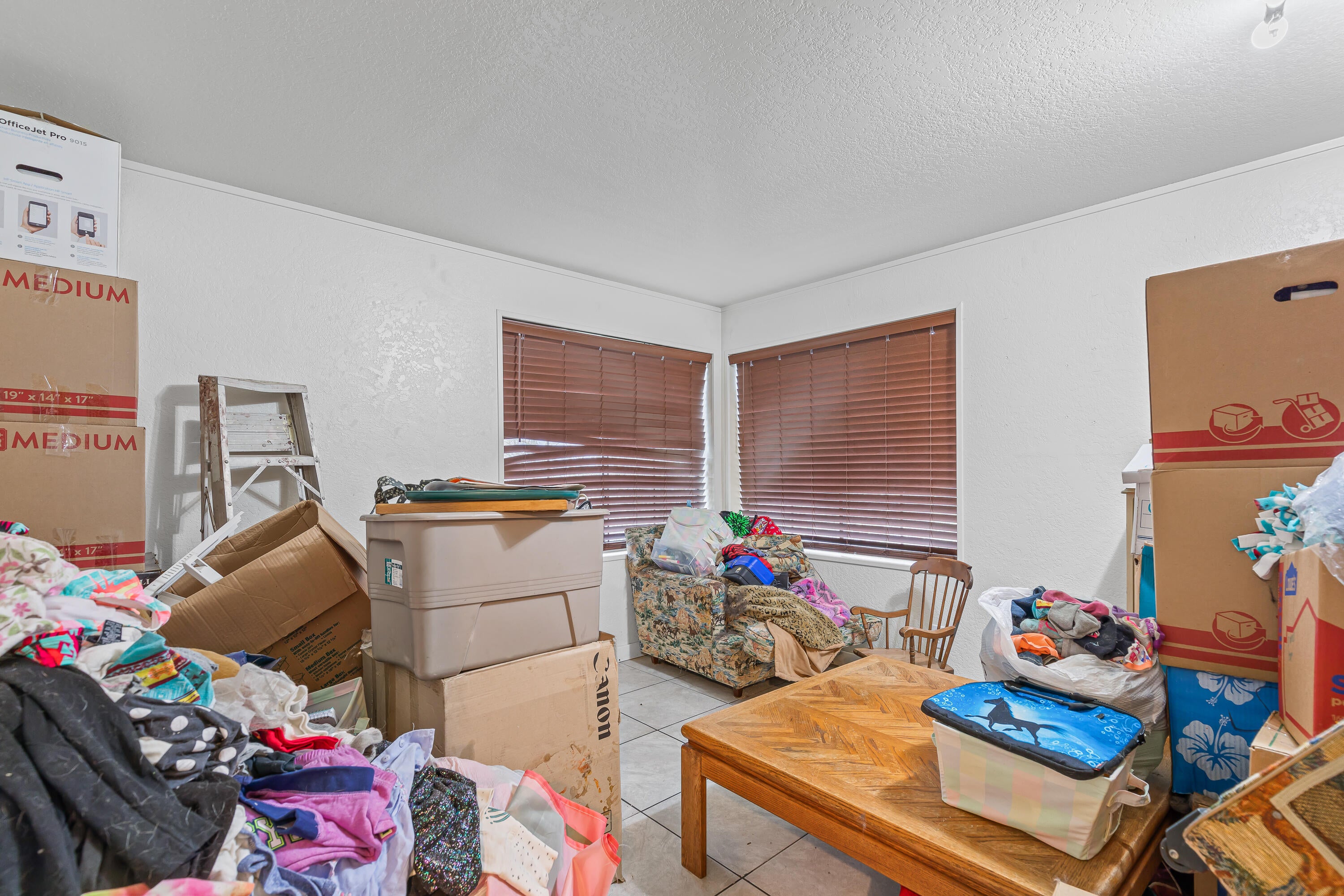 20960 Antioch Road White City, OR 97503 - Photo 25 of 28 Guest Bedroom