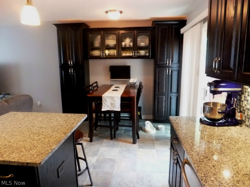 6049 Ridgeview Boulevard North Ridgeville, OH 44039 - Photo 4 of 25