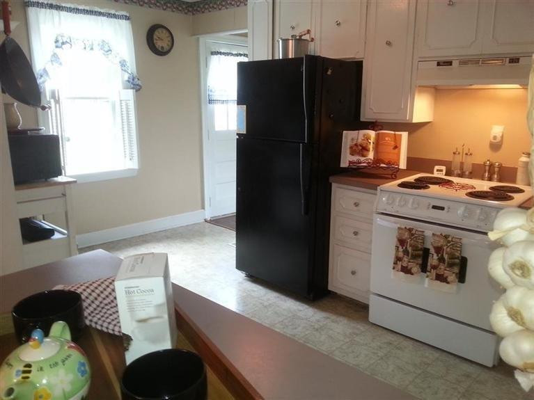 830 Crosshill Road Danville, KY 40422 - Photo 11 of 35 View of kitchen from breakfast bar