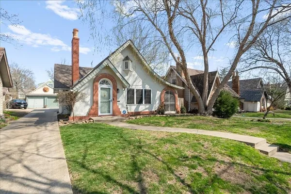$430,000 | 26 East 70th Terrace, Kansas City, MO 64113