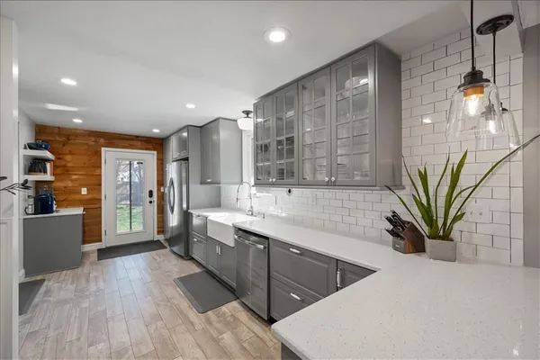 $430,000 | 26 East 70th Terrace, Kansas City, MO 64113