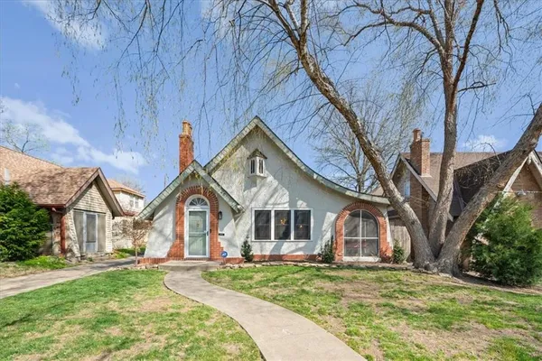 $430,000 | 26 East 70th Terrace, Kansas City, MO 64113