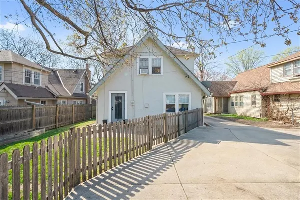 $430,000 | 26 East 70th Terrace, Kansas City, MO 64113