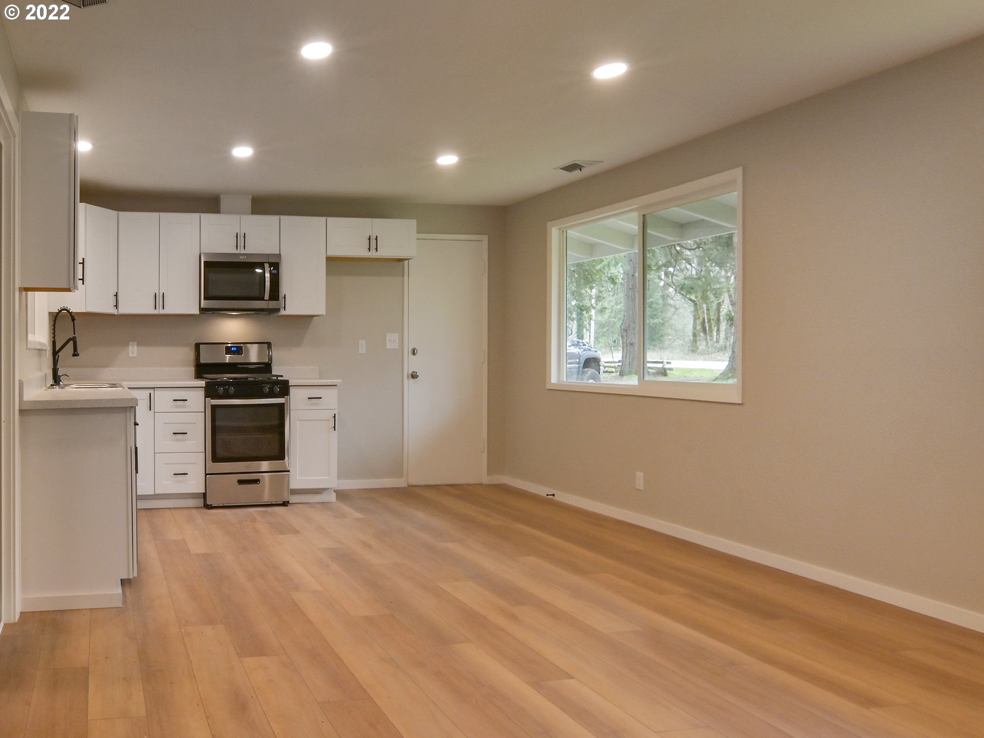 38551 Jasper Lowell Road Fall Creek, OR 97438 - Photo 5 of 32