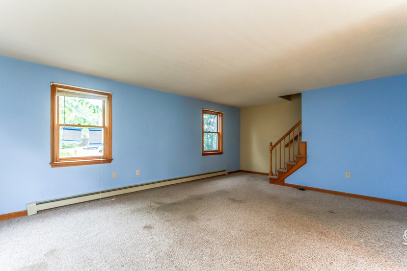 15 R Brian Avenue Derry, NH 03038 - Photo 3 of 25