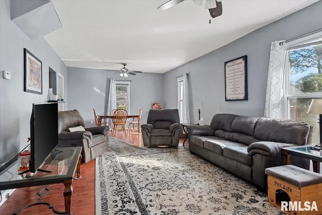 $159,900 | 1101 West Maple Avenue South, Springfield, IL 62704