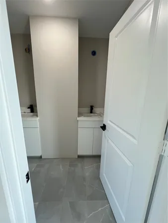 a view of empty room with window