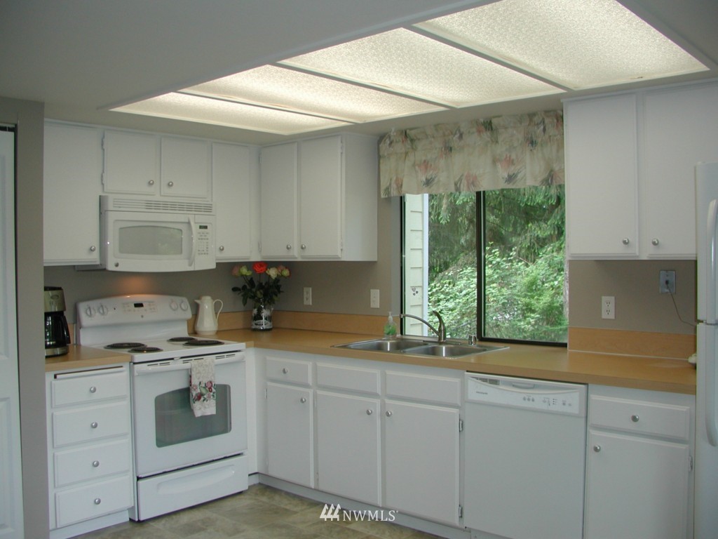 22831 38th Avenue Southeast Bothell, WA 98021 - Photo 6 of 15