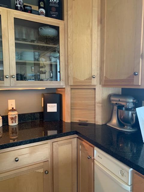 78711 Doherty Road Hermiston, OR 97838 - Photo 14 of 27 Kitchen with granite countertops and custom cabinets