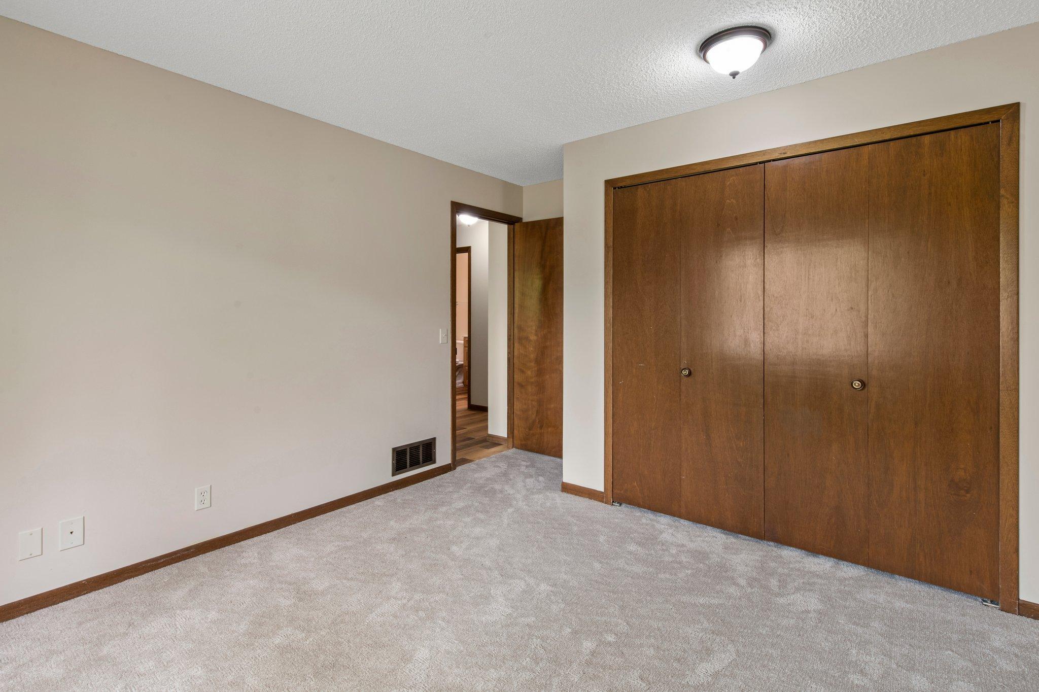 1889 Fox Ridge Road, Unit D West St. Paul, MN 55118 - Photo 25 of 34 Gallery Image 25