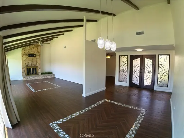 a view of livingroom with furniture