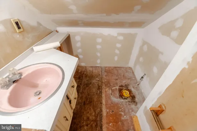 $204,900 | 202 Essex Avenue, Baltimore, MD 21221