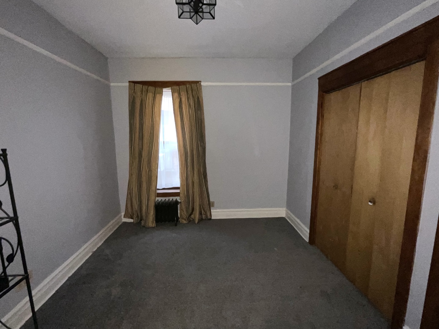 5488 South Everett Avenue, Unit 2 Chicago, IL 60615 - Photo 21 of 29 a view of an empty room with a window