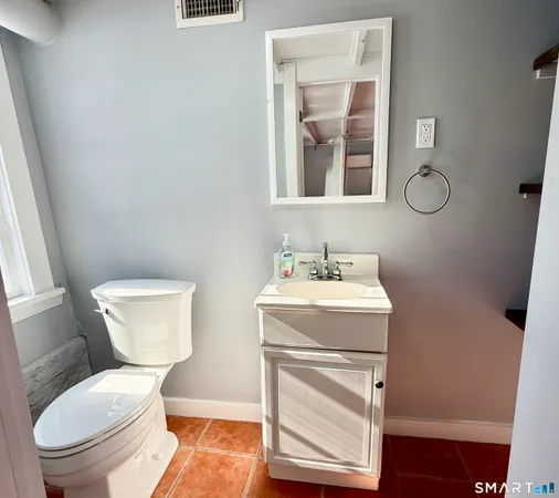 $2,100 | 7 Washington Road, Woodbury, CT 06798
