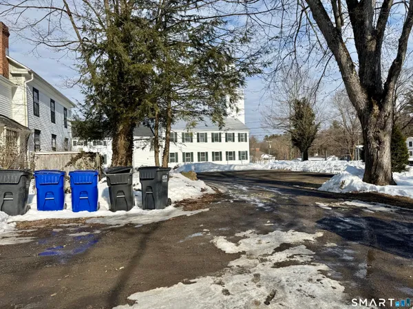 $2,100 | 7 Washington Road, Woodbury, CT 06798