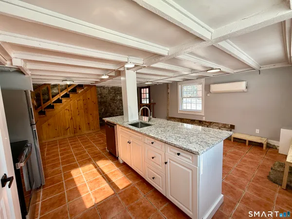 $2,100 | 7 Washington Road, Woodbury, CT 06798
