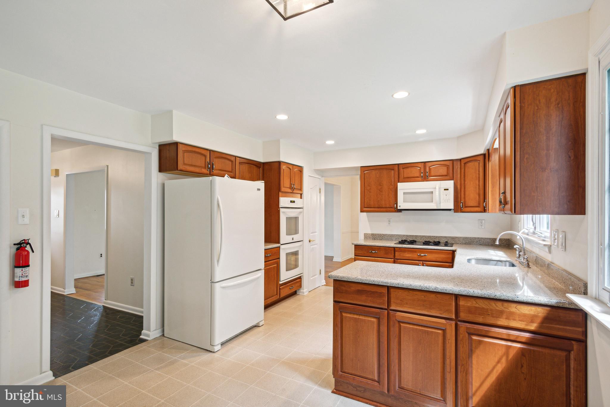 721 Liberty Road Mount Laurel, NJ 08054 - Photo 6 of 24