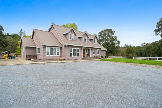 a house view with a outdoor space