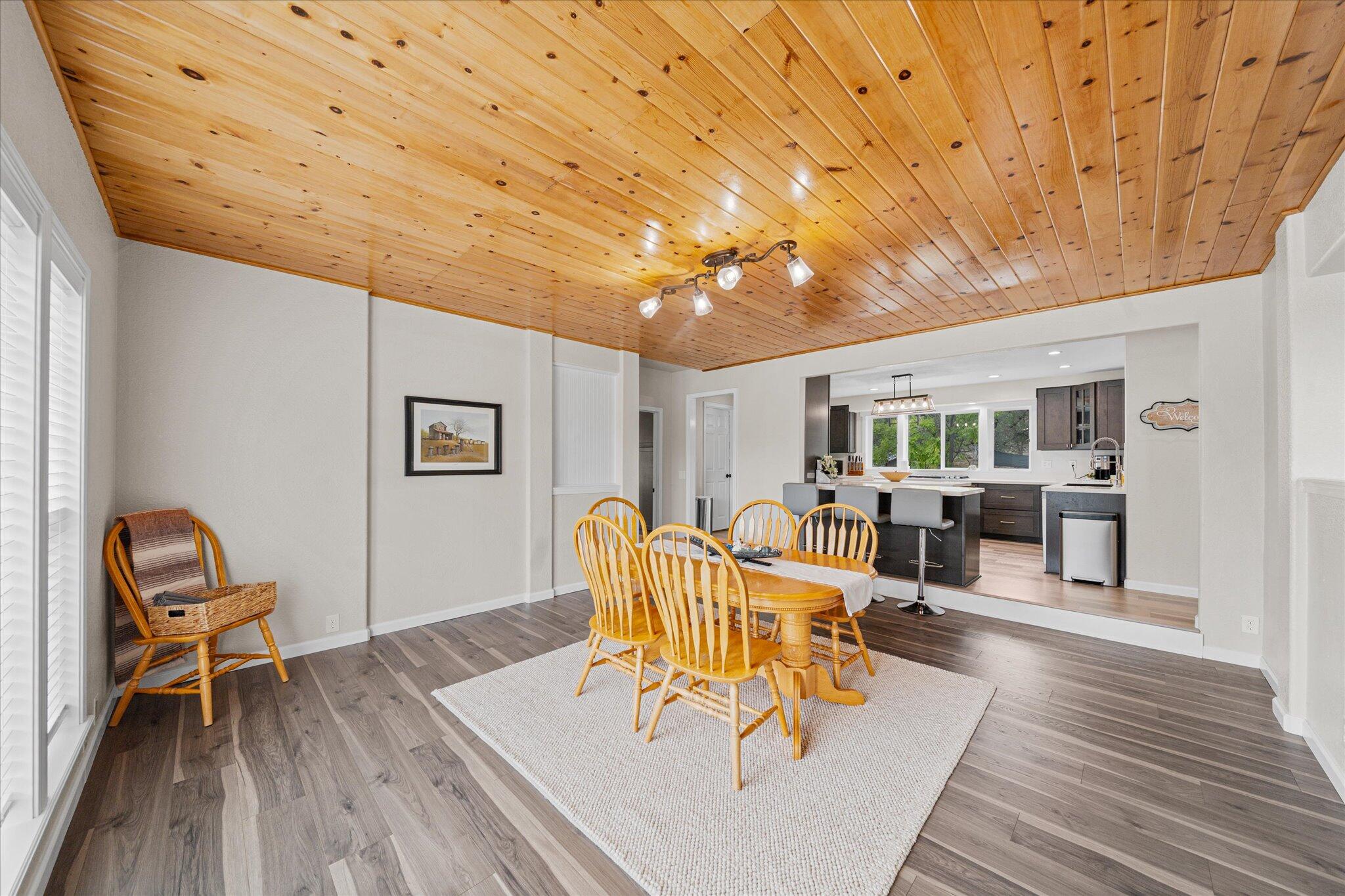 10190 Oak Run Road Oak Run, CA 96069 - Photo 19 of 78 Dining Room