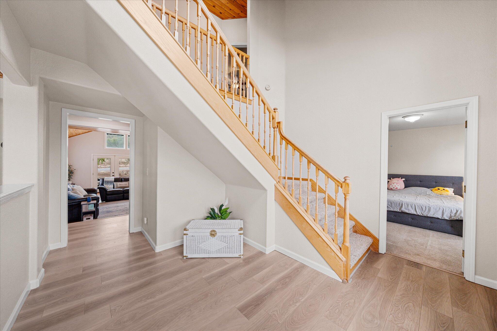 10190 Oak Run Road Oak Run, CA 96069 - Photo 21 of 78 a view of entryway and hall with wooden floor