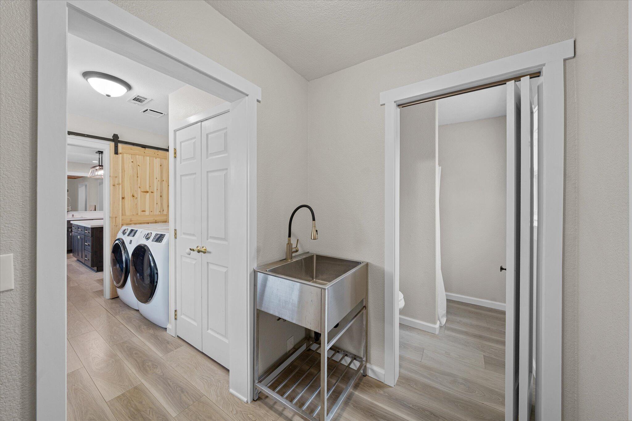 10190 Oak Run Road Oak Run, CA 96069 - Photo 47 of 78 Laundry Room