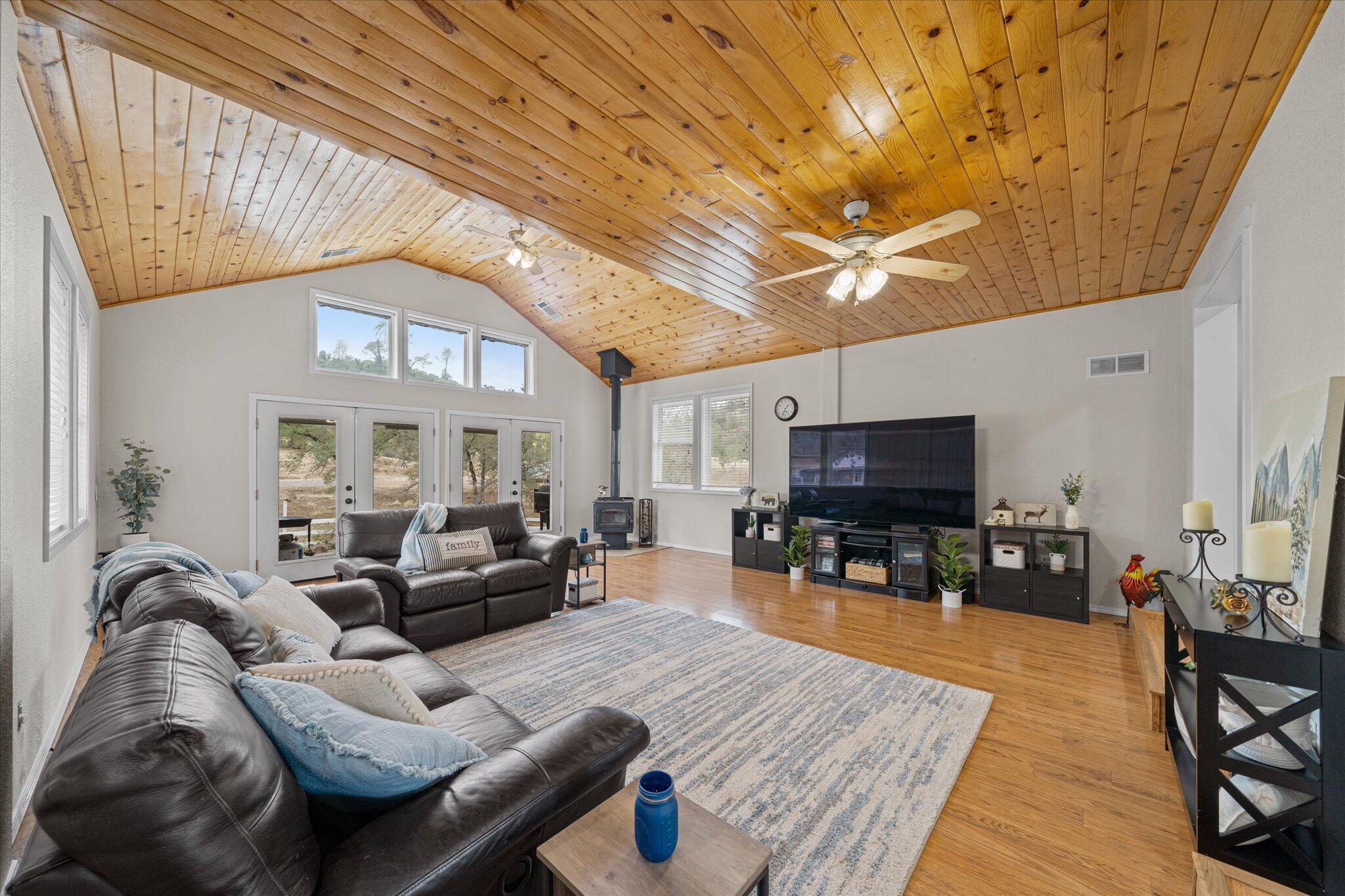 10190 Oak Run Road Oak Run, CA 96069 - Photo 5 of 78 a living room with furniture and a flat screen tv