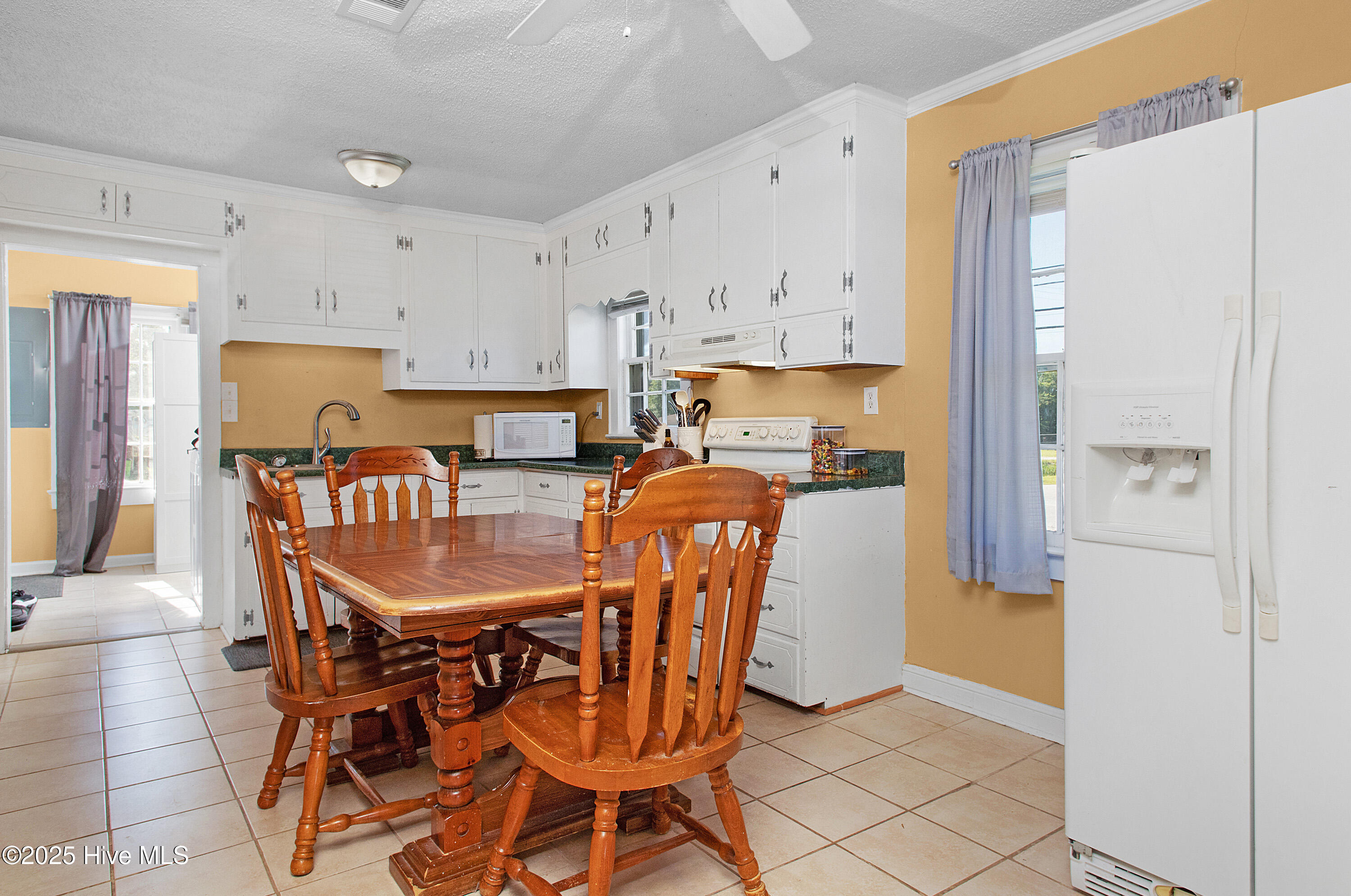 2700 Oaks Road New Bern, NC 28560 - Photo 3 of 21 Kitchen / Dining
