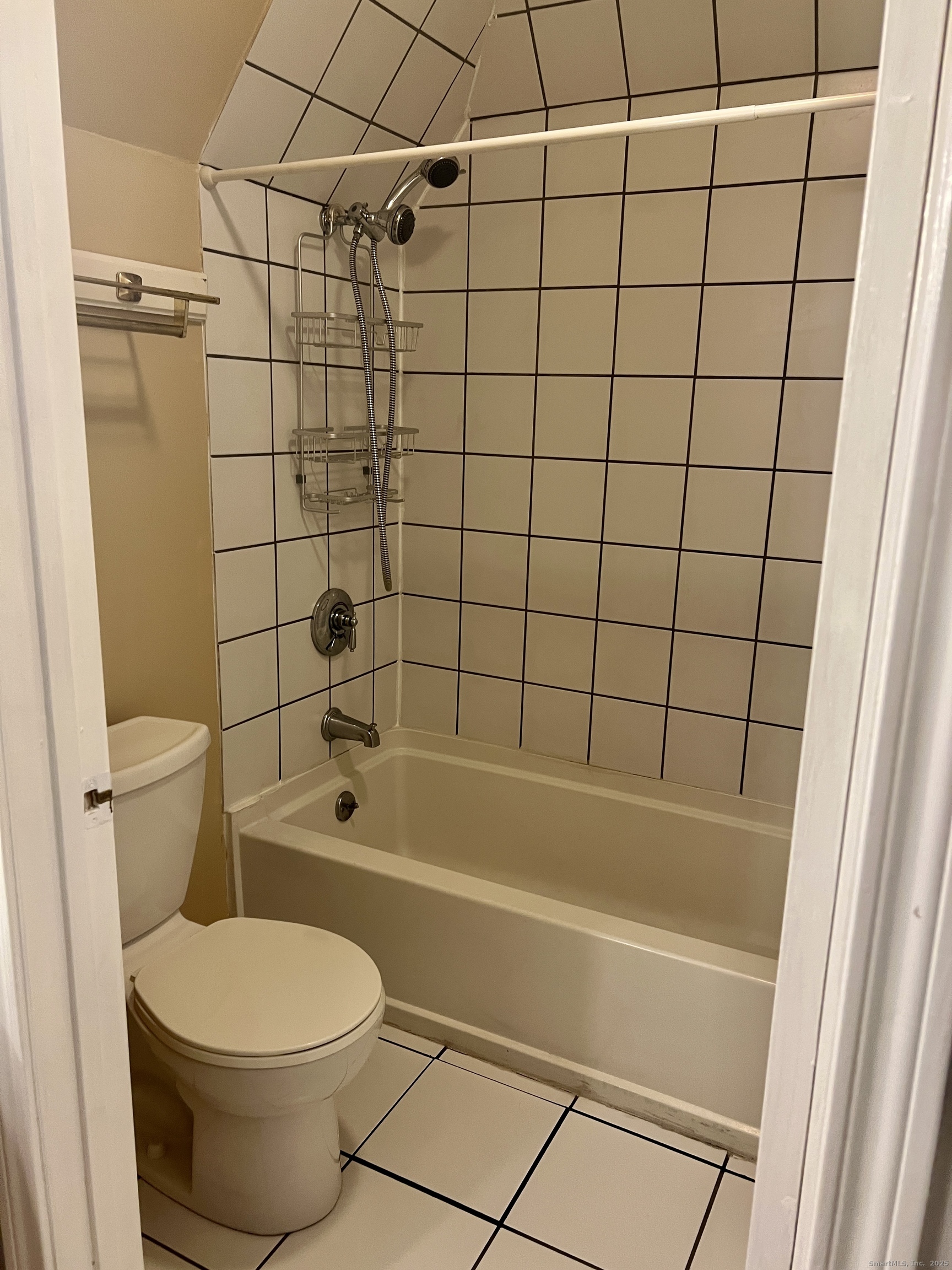 523 Old Pond Lane, Unit 523 Norwich, CT 06360 - Photo 13 of 25 a bathroom with a toilet and a bathtub