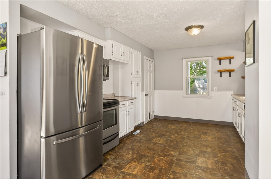 464 Harwick Road Irondequoit, NY 14609 - Photo 11 of 40