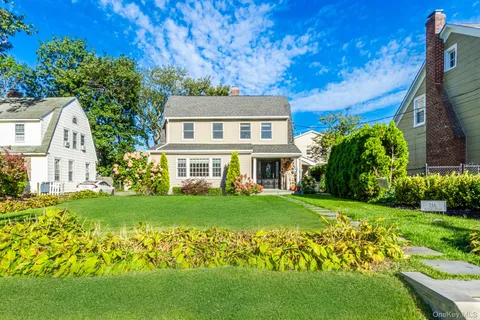 $1,025,000 | 256 Garfield Avenue, Mineola, NY 11501