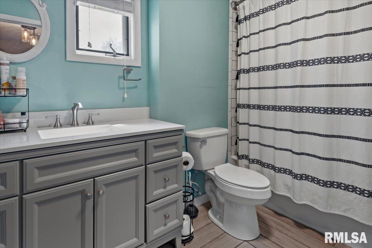 2128 Blackhawk Road Springfield, IL 62702 - Photo 16 of 25 Gallery Image 16