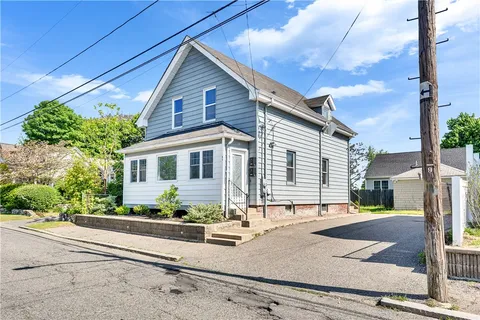 $1,900 | 86 Woodward Avenue, Unit 2, East Providence, RI 02914