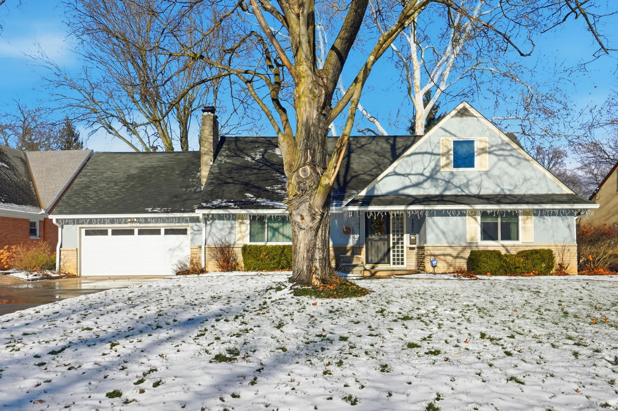 1237 Haddon Road Columbus, OH 43209 - Photo 2 of 64 001