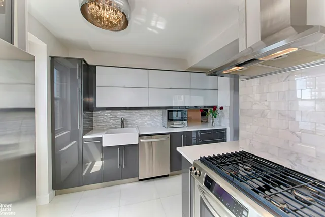 $1,259,000 | 300 East 40th Street, Unit 31C | Murray Hill