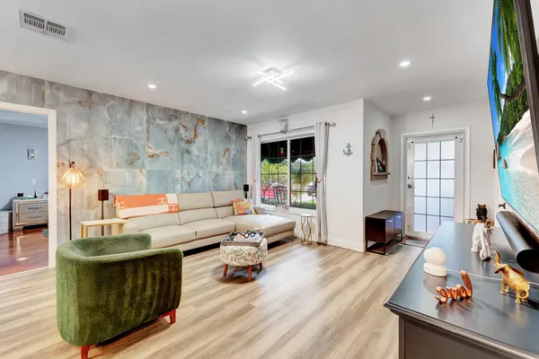 $6,500 | 661 Eagle Circle, Delray Beach, FL 33444