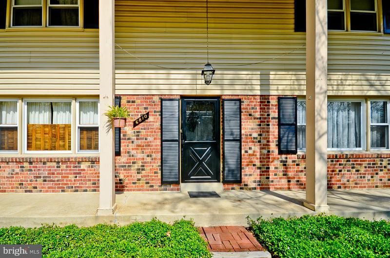 6810 Field Master Drive Springfield, VA 22153 - Photo 2 of 25 Lovely entrance - newer windows.