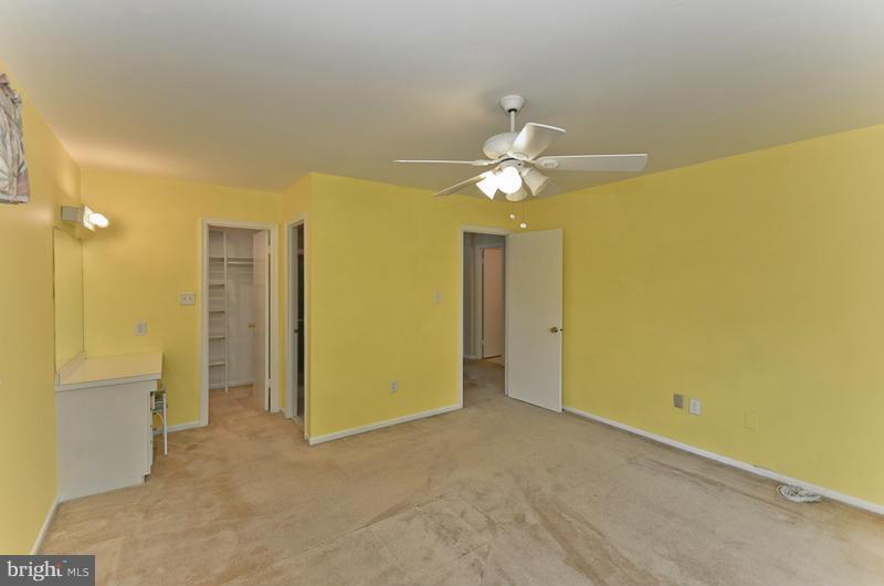 6810 Field Master Drive Springfield, VA 22153 - Photo 13 of 25 Large Master Bedroom w/Walk-in Closet.