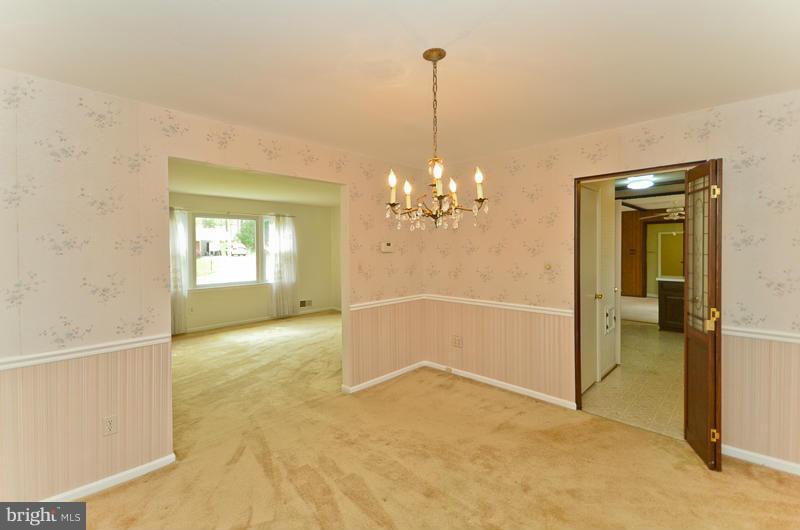 6810 Field Master Drive Springfield, VA 22153 - Photo 4 of 25 Generous space for entertaining.