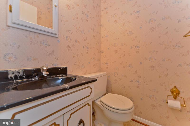6810 Field Master Drive Springfield, VA 22153 - Photo 9 of 25 Powder Bath on main level.