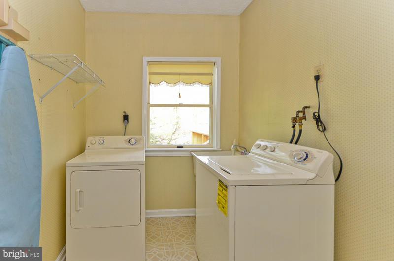 6810 Field Master Drive Springfield, VA 22153 - Photo 10 of 25 Laundry Room on Main Level - great access!